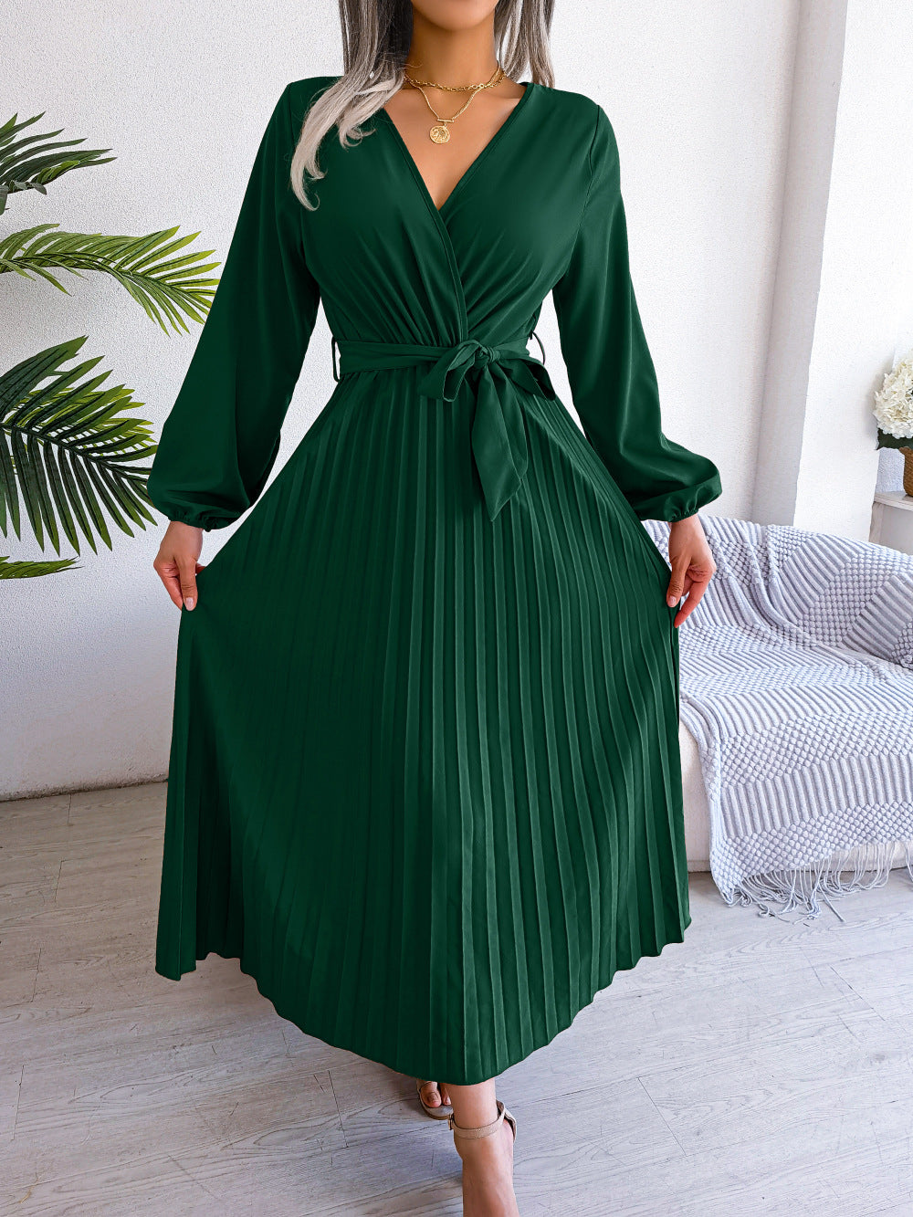 V-neck large swing pleated long skirt