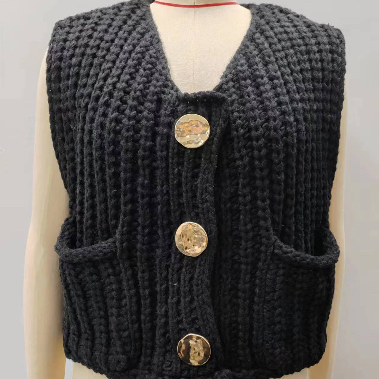 Pocket Sleeveless Short Knit Cardigan